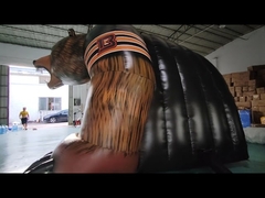 Vũ khí lớn thổi lên mũ bảo hiểm đường hầm bóng đá trò chơi mascot đầu vào